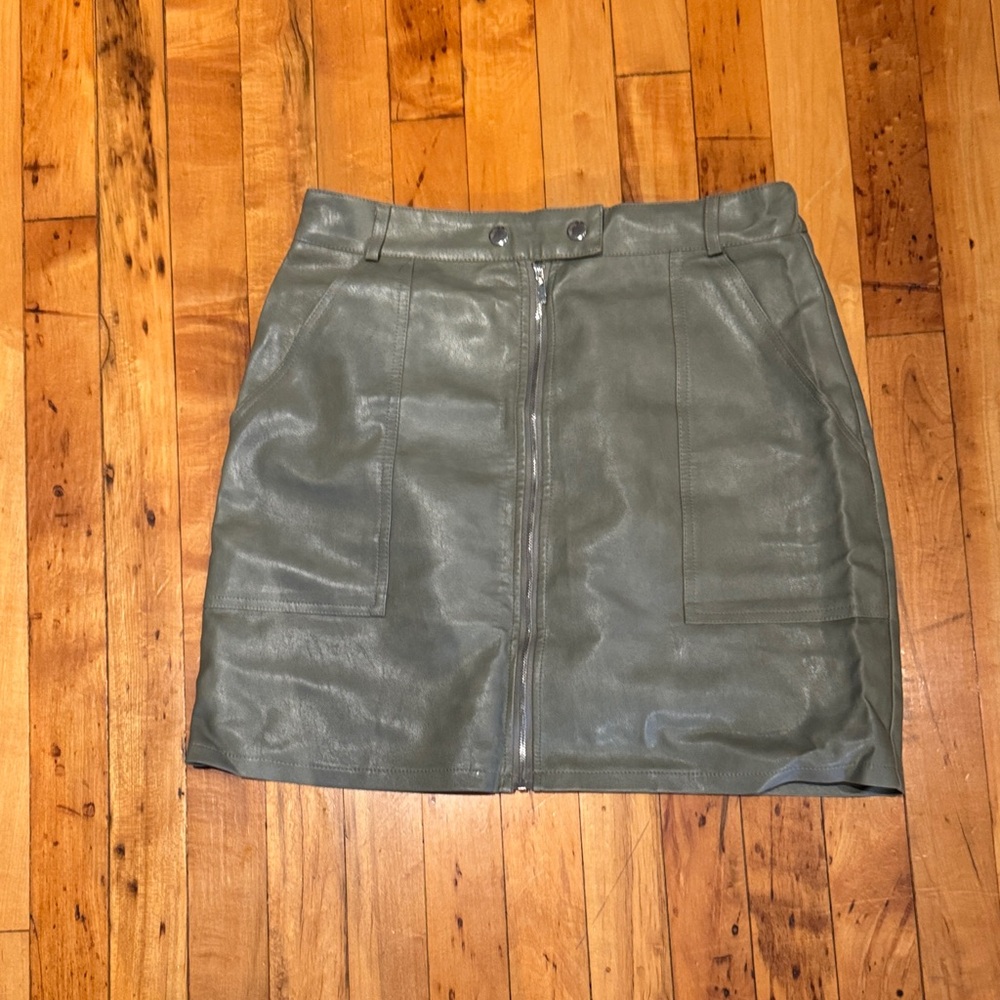 Stylish Gray/Green Leather Skirt
